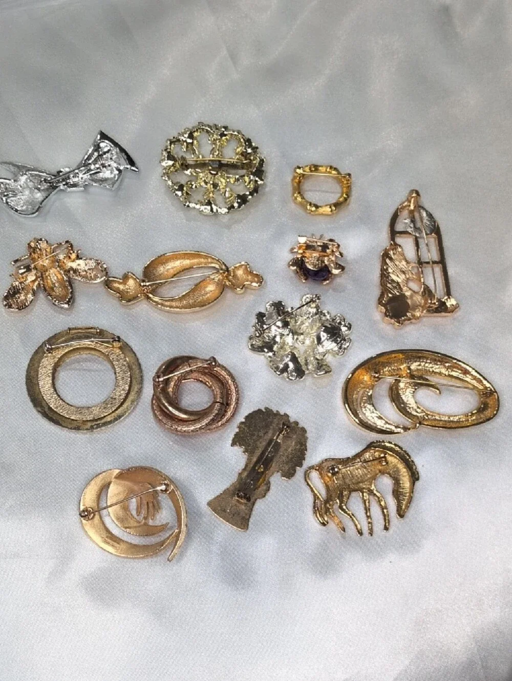 Huge Lot of 14 Vintage & Contemporary Brooches Signed Gerrys Bee Zebra Floral